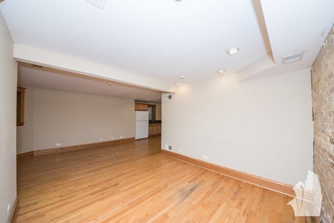 Building Photo - 2611 N Sawyer Ave