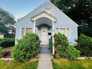 Building Photo - 13 Saybrook Rd