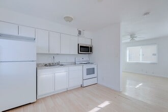 Building Photo - 472 Rexford Dr