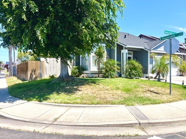 Building Photo - 2093 Nantuckett Cir