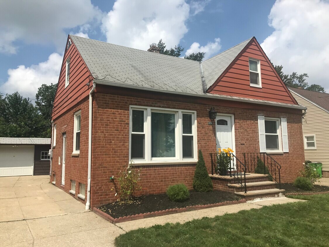 1274 Washington Blvd, Mayfield Heights, OH 44124 House Rental in