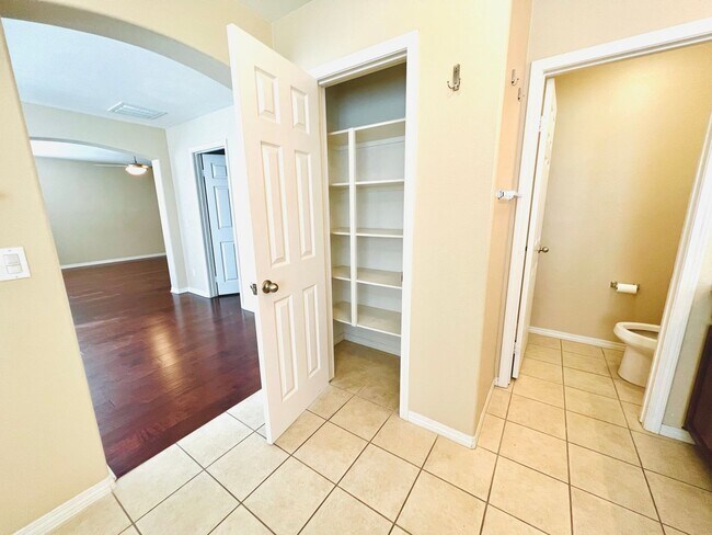 Foto del edificio - Beautiful 4 Bedroom home