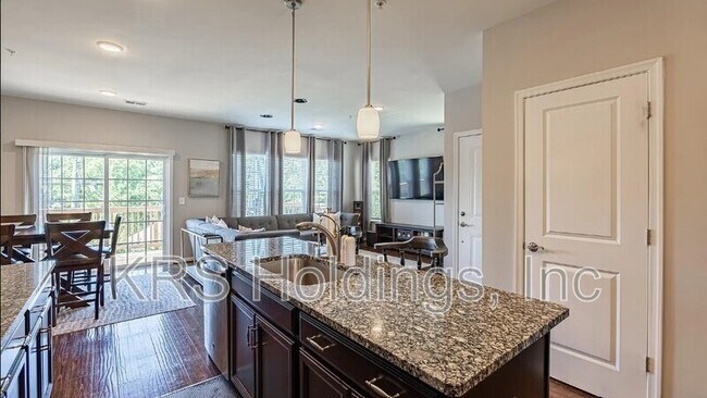 Foto del edificio - 13917 Hollow Wind Way