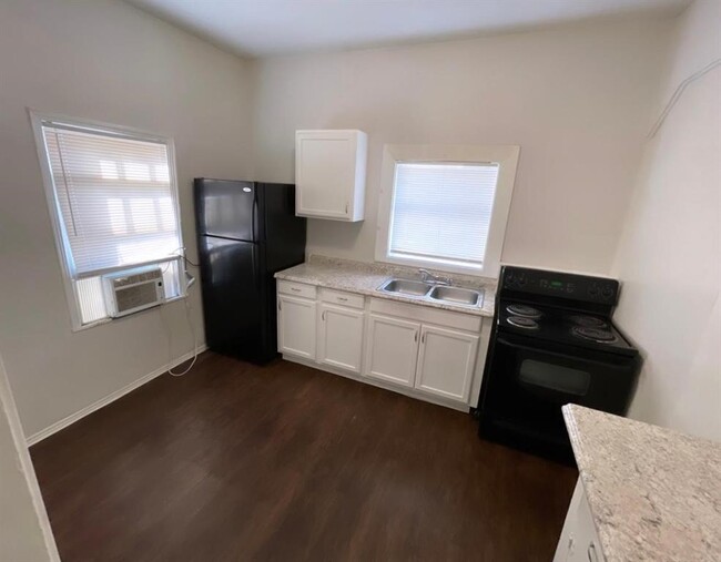 Building Photo - 6731 Avenue Q