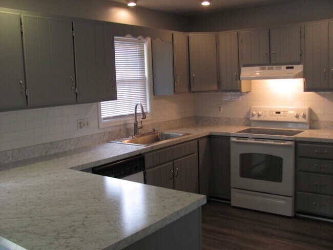Building Photo - 5133 Kenwood Ct