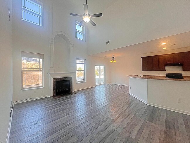 Foto del edificio - 301 Riverdale Rd