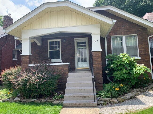 Foto del edificio - Crescent Hill  Charming Three Bedroom Bung...