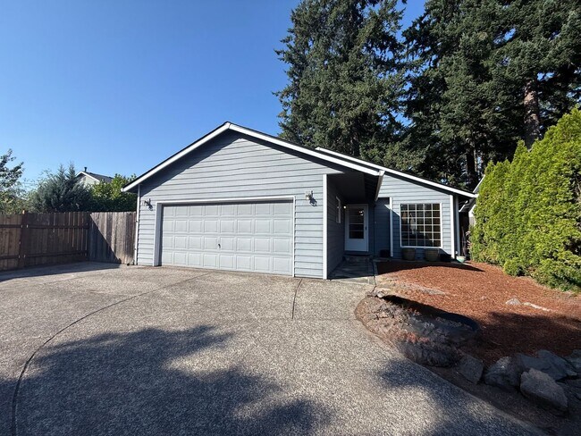Foto del edificio - Spacious 3BD/2BA Home with Two-Car Garage,...