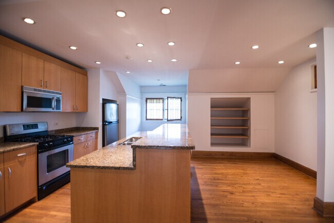 Foto del edificio - 2556 N Kimball Ave