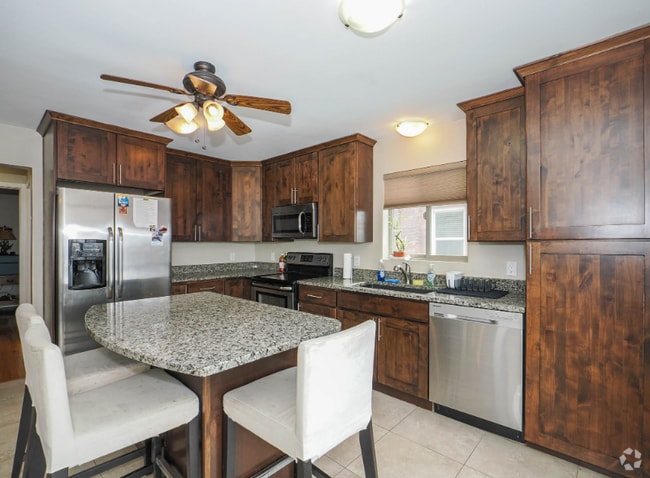 Building Photo - 2685 S Highland Dr