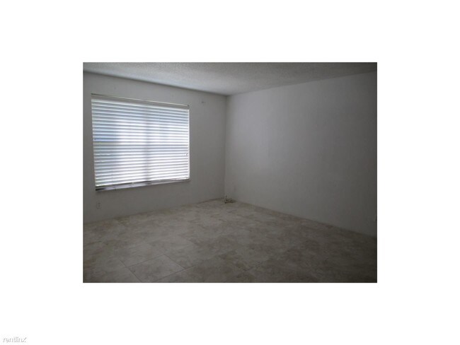 Foto del edificio - 420 NW 70th Ave