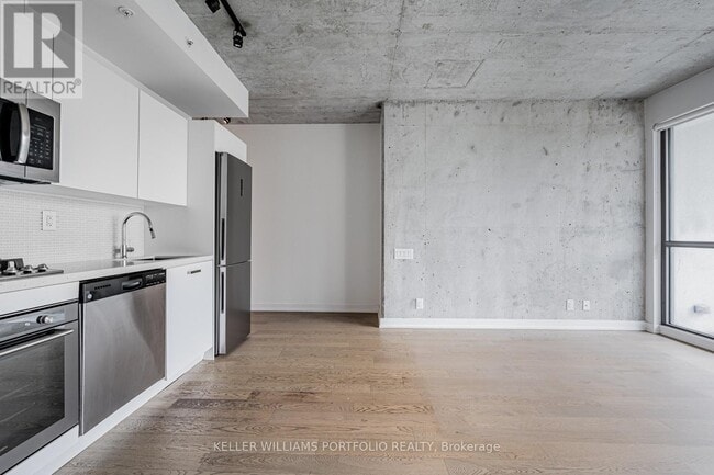 Building Photo - 39 Brant St