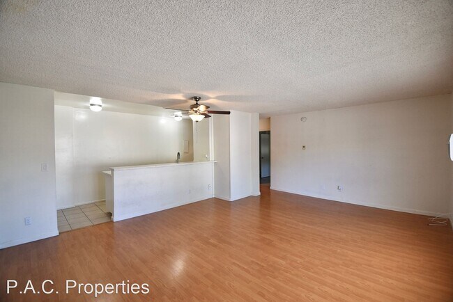 Foto del edificio - 1 br, 1 bath Apartment - 4414 Woodman Aven...