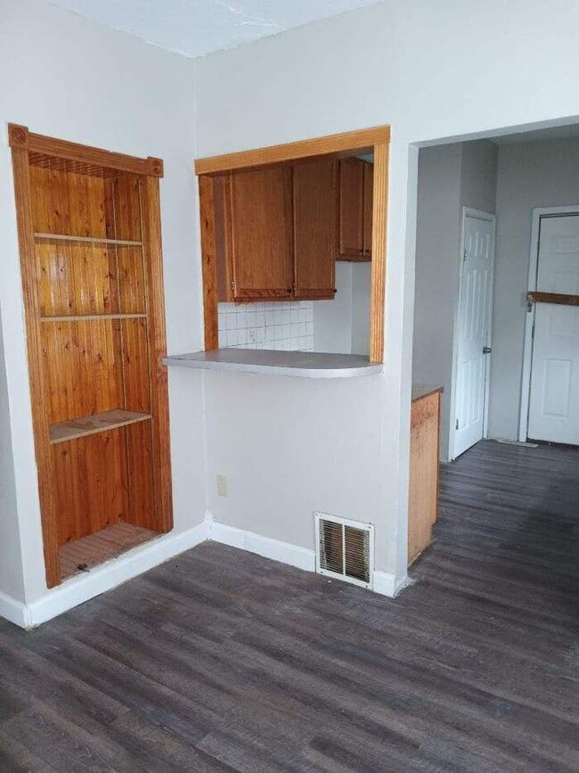 Building Photo - Rehabbed two bedroom Section 8 home