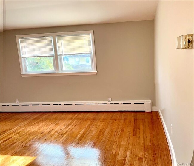 Building Photo - 273 Sickles Ave
