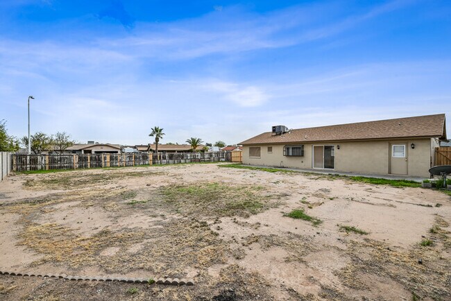 Building Photo - Beautiful 3 bedroom