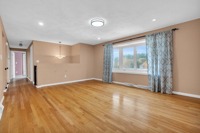Foto del edificio - 7 Briarwood Rd