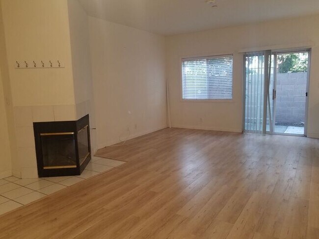 Foto del edificio - 7405 Western Bay Dr