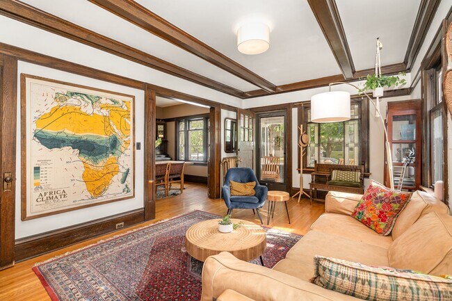 Foto del edificio - Spacious 4BR/2BA Single-Family Home in Mer...