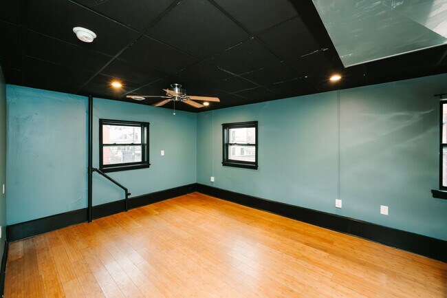 Foto del edificio - 922 Western Ave