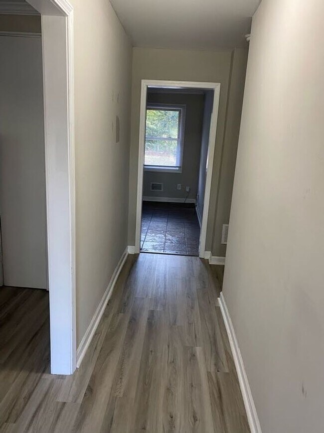 Building Photo - Beautiful Home FOR RENT