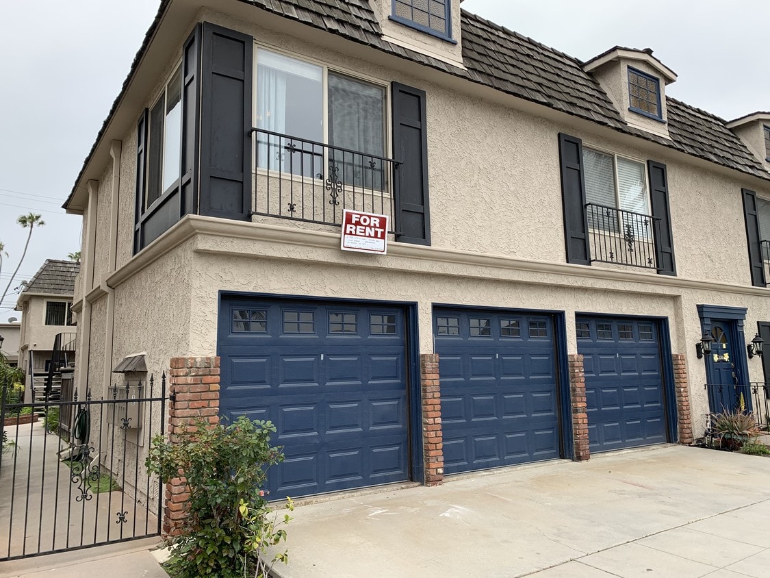 130 5th St, Seal Beach, CA 90740 130 5th St Seal Beach, CA