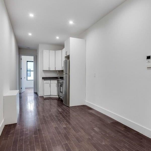 Foto principal - 1115 Willoughby Ave
