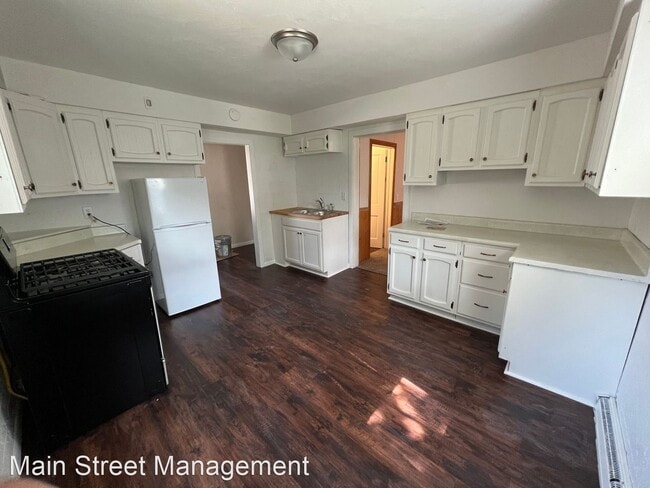 Building Photo - 3 br, 1 bath House - 755 Grove St.