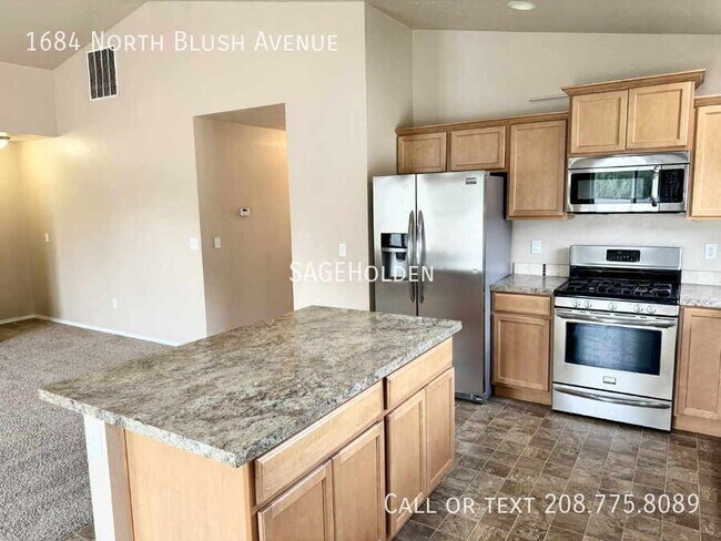 Building Photo - 1684 N Blush Ave