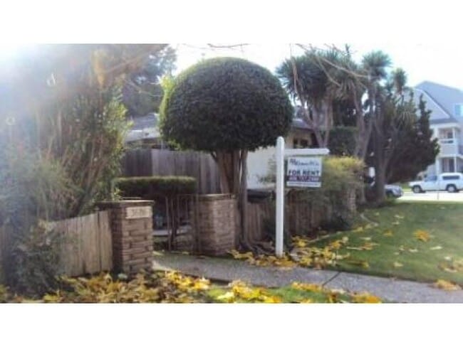 Building Photo - 3686 Poinciana Dr