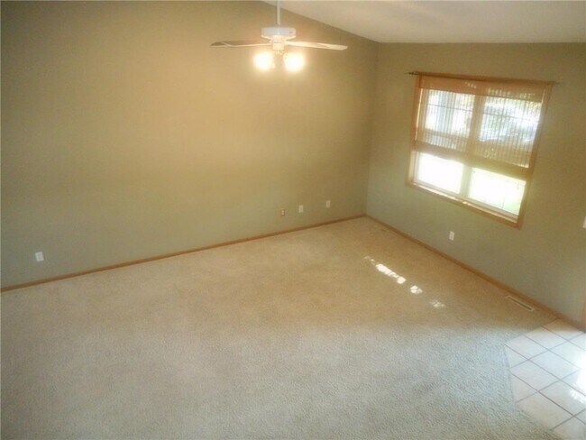 Foto del edificio - 4915 Olive Ln N