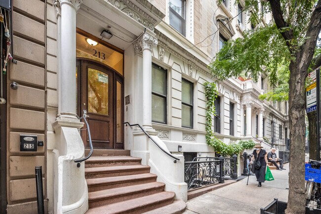 Building Photo - 213 W 85th St