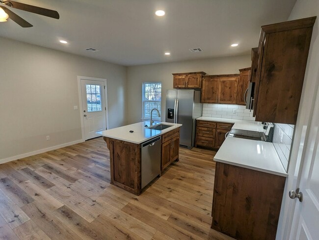 Foto del edificio - 137 S Bluff Ave