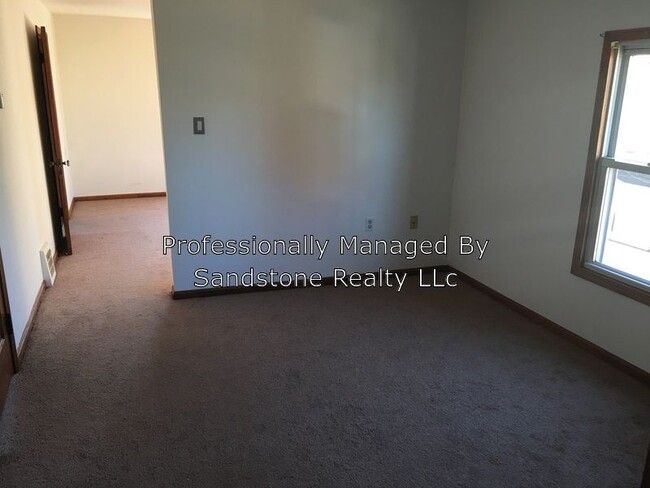 Foto del edificio - Spacious Upstairs Duplex