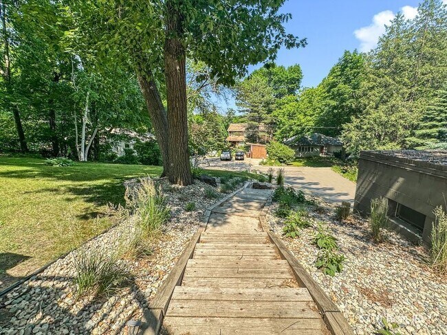 Building Photo - 6710 Hopi Rd