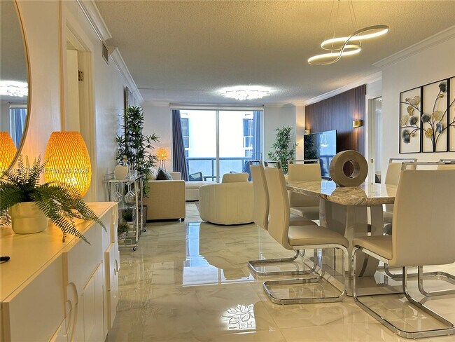 Foto del edificio - 6039 Collins Ave