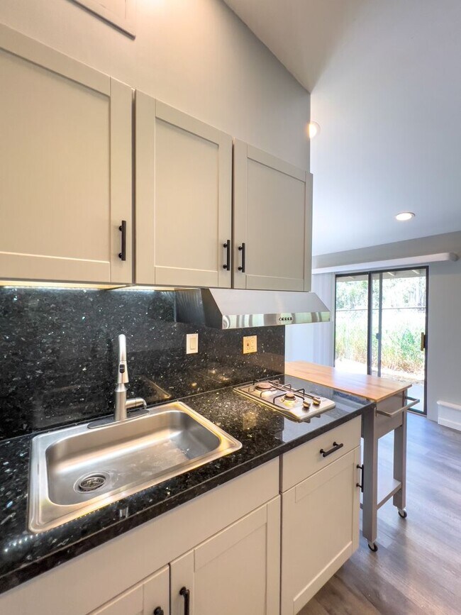 Foto del edificio - Charming Country Studio with Vineyard Views – New Build!