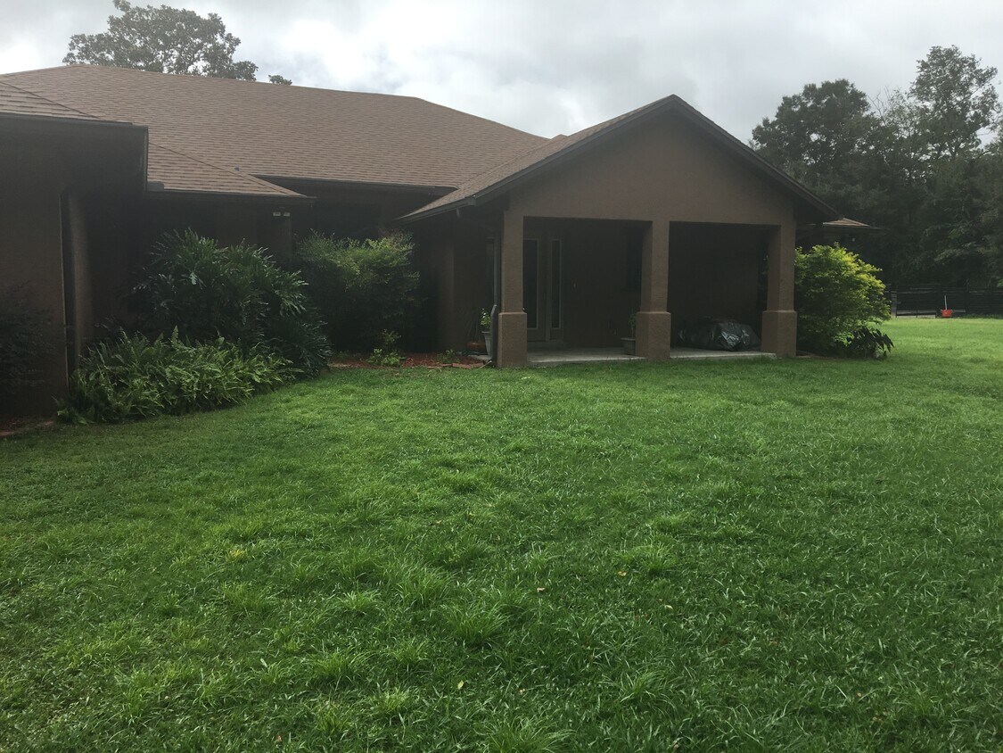 Foto principal - 3135 NE 49th St