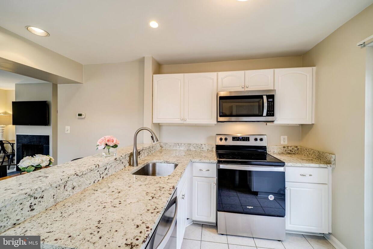 Foto principal - 1409 E Abingdon Dr