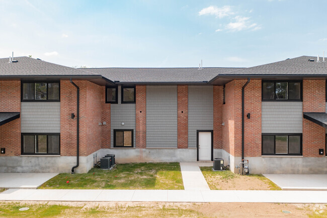 Building Photo - Redcliffe on Winton