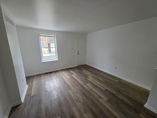 Building Photo - 2208 Lamotte St