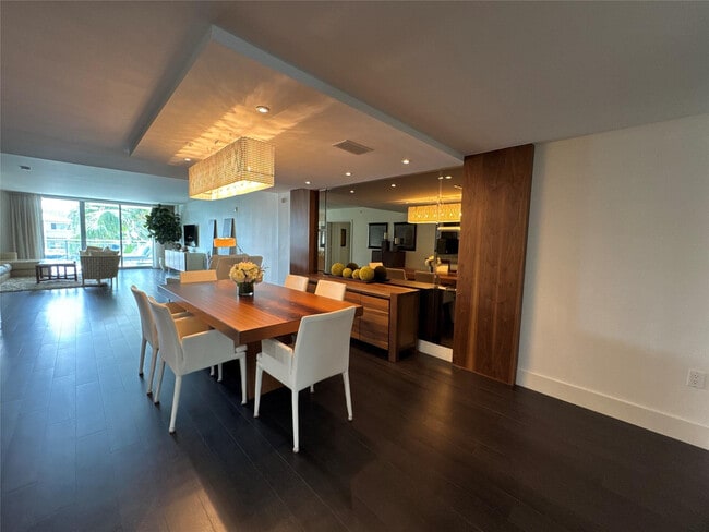 Foto del edificio - 9400 W Bay Harbor Dr