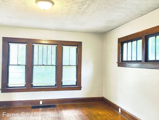 Building Photo - 3 br, 1 bath House - 1438 Rowland Ave NE