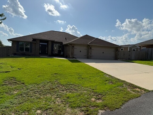 Foto del edificio - 4 Bedroom All Brick Home in Willow Creek Plantation!