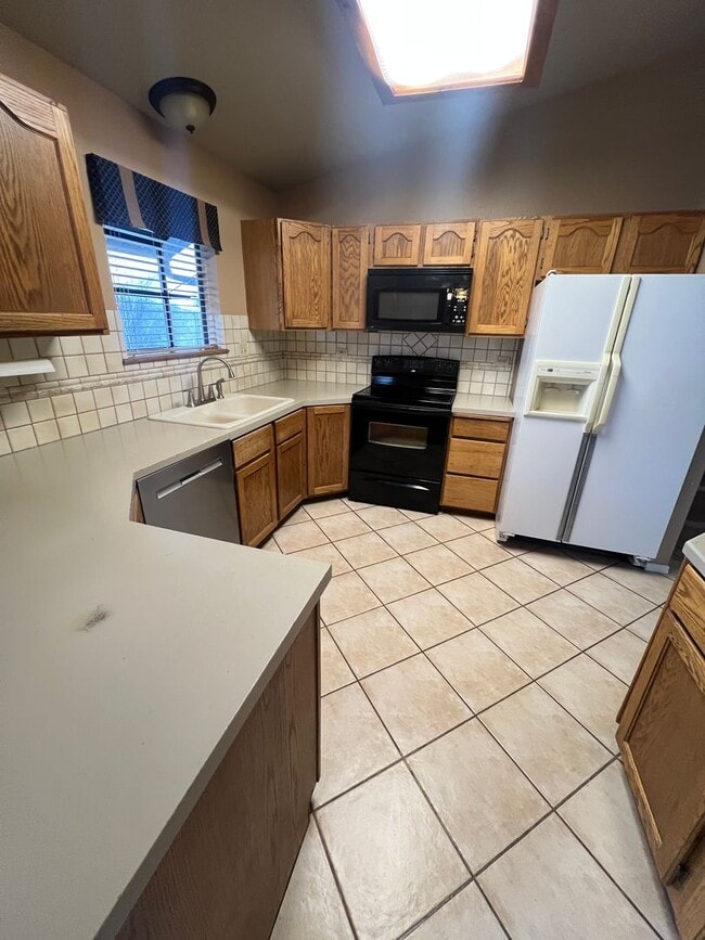 Foto del edificio - 3 Bedroom 3 Bathroom Highland area home.