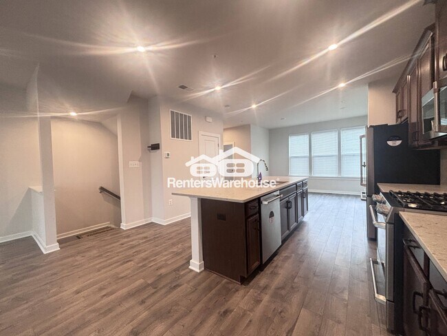 Foto del edificio - 2500 Emerald Branch Dr