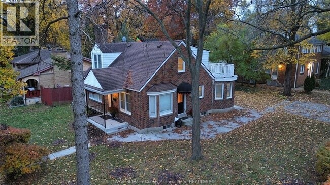 Photo du bâtiment - 909 Monmouth Rd