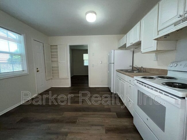 Foto del edificio - 7520 Stuart Dr