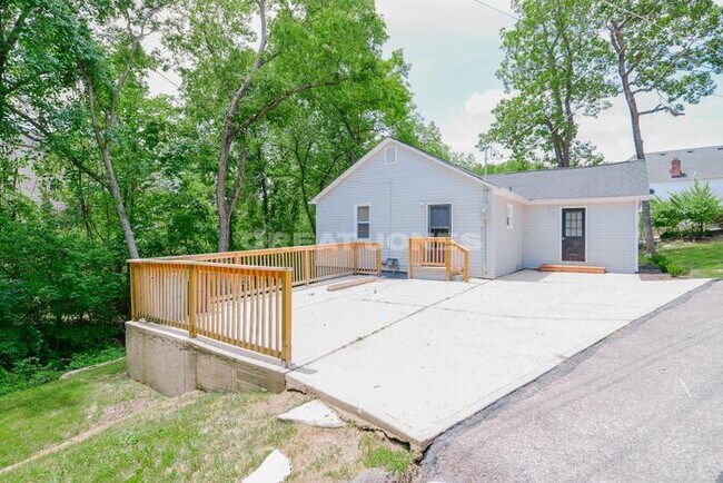 Building Photo - 3402 Longview Dr