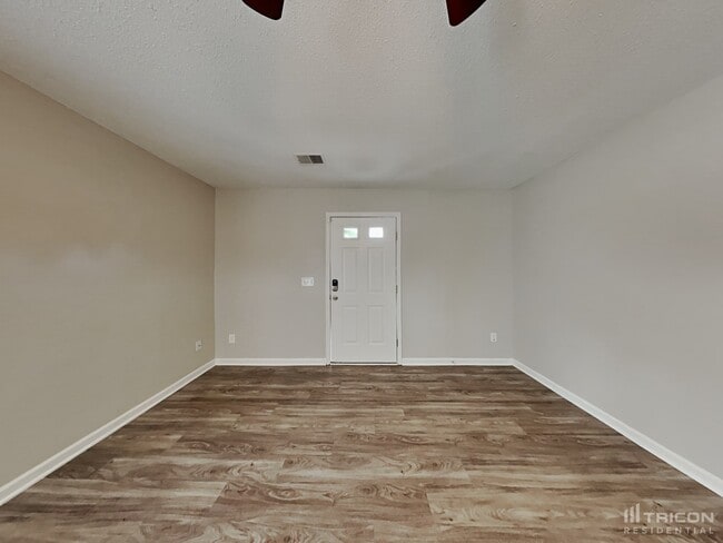 Building Photo - 129 Honey Tree Rd